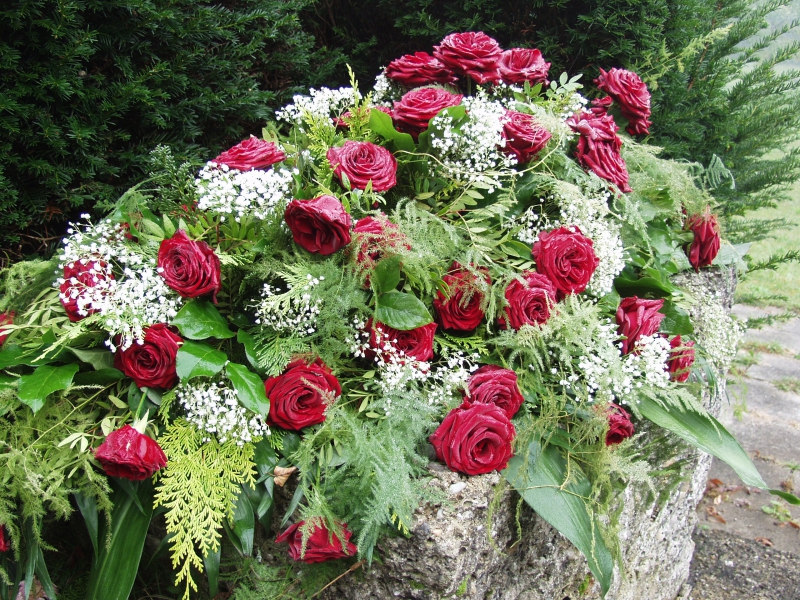 funeraire-FIGANIERES-min_roses-61203